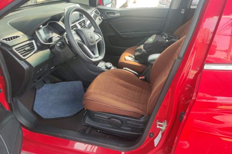 Used Baojun 310 2017 1.5L Automatic Fashion Model Left Front Seat