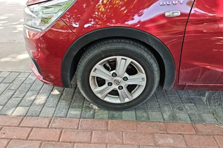Used Baojun 310 2017 1.5L Automatic Fashion Model Left Front Wheel Hub