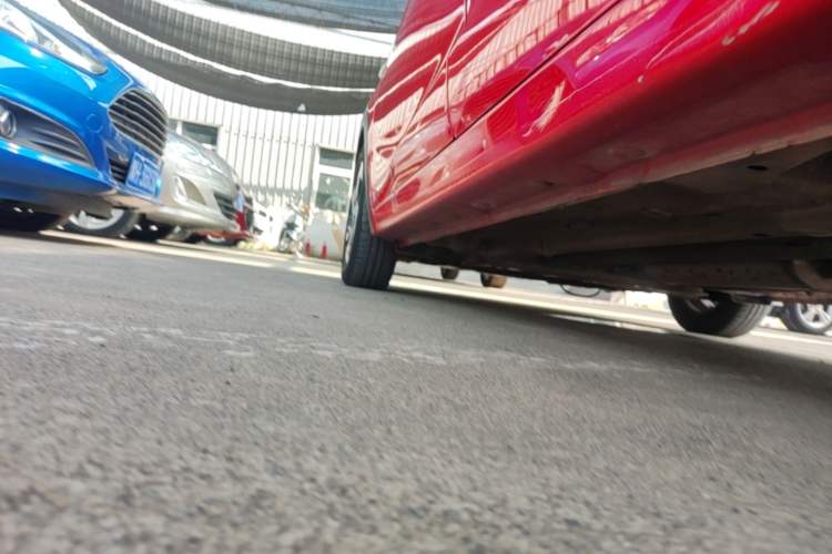 Used Baojun 310 2017 1.5L Automatic Fashion Model Left Side Sill