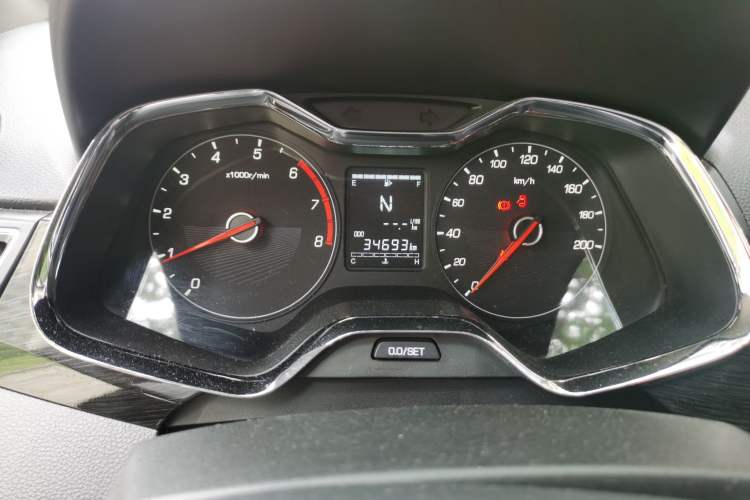 Used Baojun 310 2017 1.5L Automatic Luxury Model Odometer Close Up