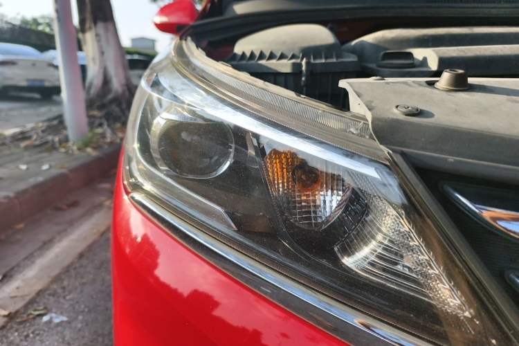 Used Baojun 310 2017 1.5L Automatic Luxury Model Right Front Headlight