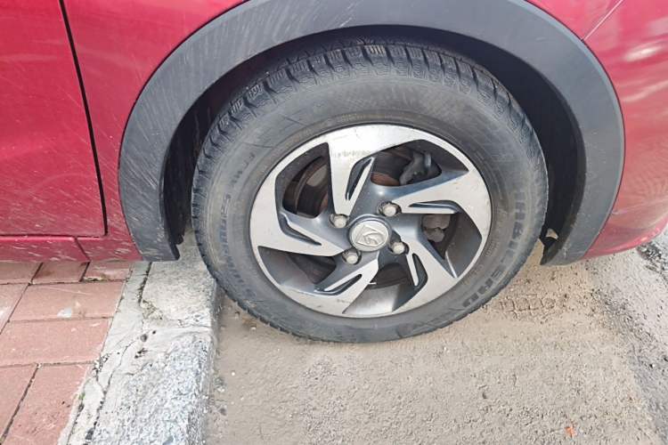 Used Baojun 310 2017 1.5L Automatic Luxury Model Right Front Wheel Hub