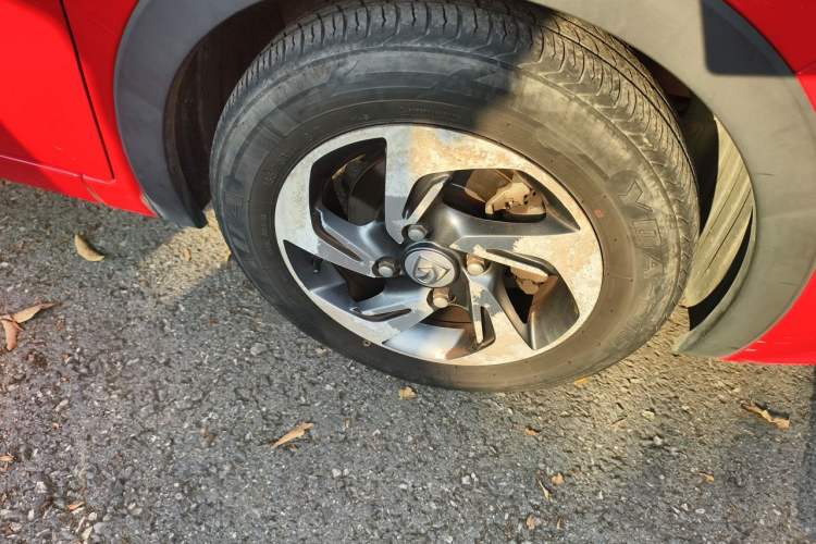 Used Baojun 310 2017 1.5L Automatic Luxury Model Right Front Wheel Hub