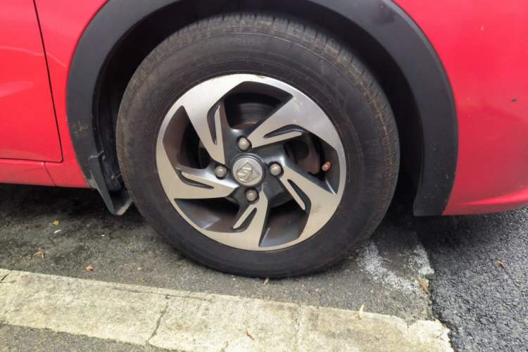 Used Baojun 310 2017 1.5L Automatic Luxury Model Right Front Wheel Hub