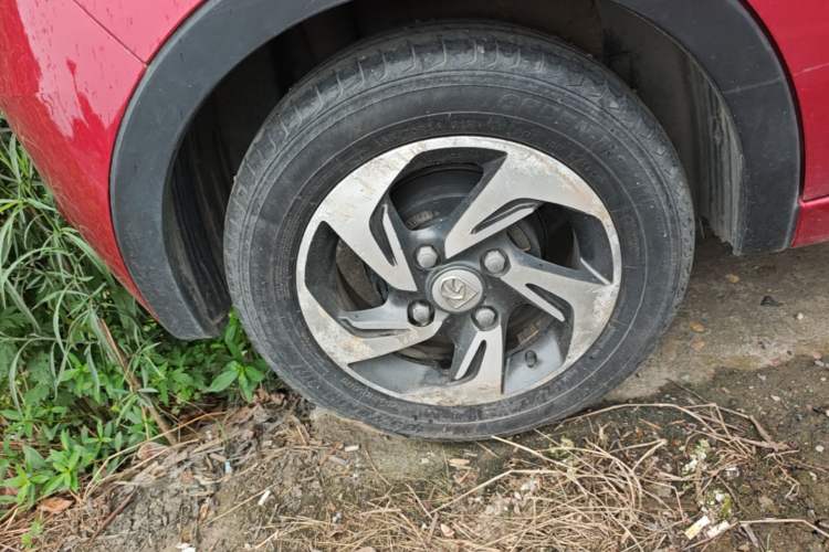 Used Baojun 310 2017 1.5L Automatic Fashion Model Right Rear Wheel Hub