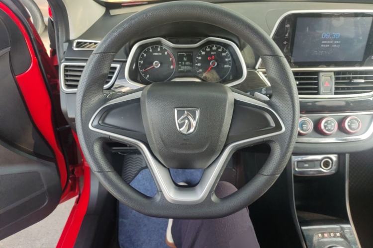 Used Baojun 310 2017 1.5L Automatic Fashion Model Steering Wheel