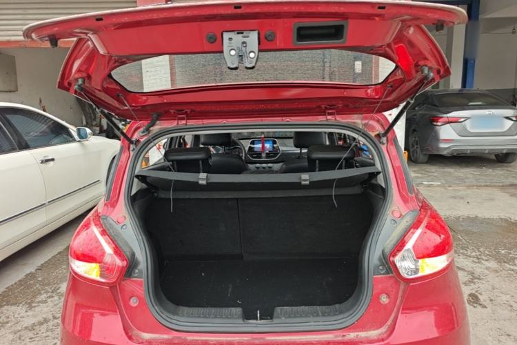 Used Baojun 310 2017 1.5L Automatic Fashion Model Trunk