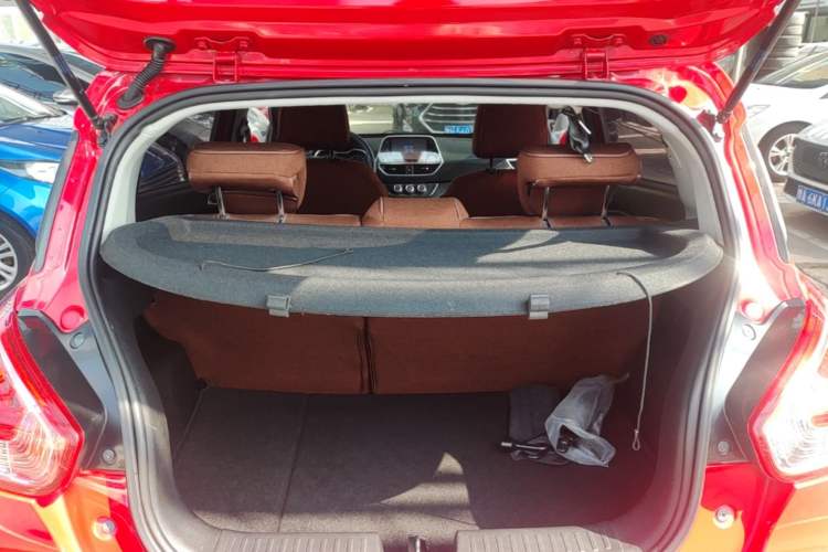 Used Baojun 310 2017 1.5L Automatic Fashion Model Trunk
