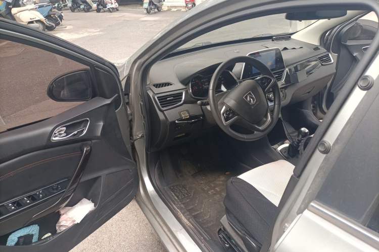 Used Baojun 310 2017 1.5L Manual Luxury Model Driver Seat