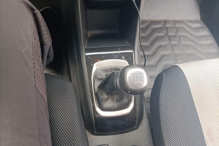 Used Baojun 310 2017 1.5L Manual Luxury Model Gear Lever