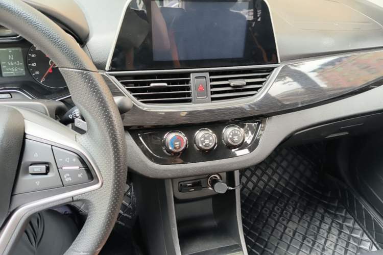 Used Baojun 310 2017 1.5L Automatic Luxury Model Audio And AC Panel