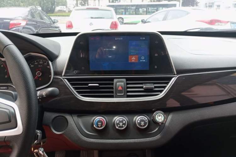 Used Baojun 310 2017 1.5L Manual Fashion Model Audio And AC Panel