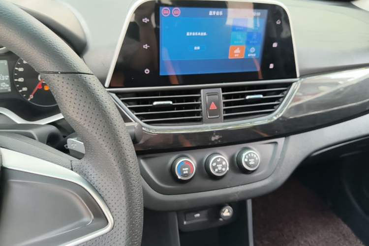 Used Baojun 310 2017 1.5L Automatic Fashion Model Audio And AC Panel