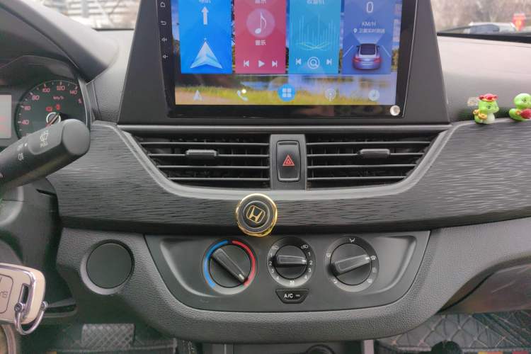 Used Baojun 310 2017 1.5L automatic comfort version Audio And AC Panel