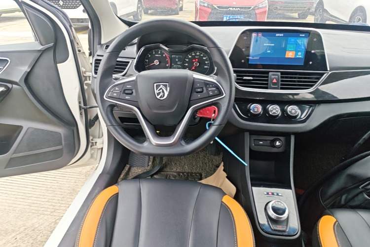 Used Baojun 310 2017 1.5L Automatic Luxury Model Audio And AC Panel