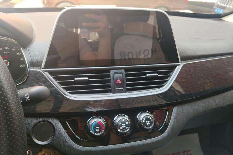 Used Baojun 310 2017 1.5L Automatic Luxury Model Audio And AC Panel