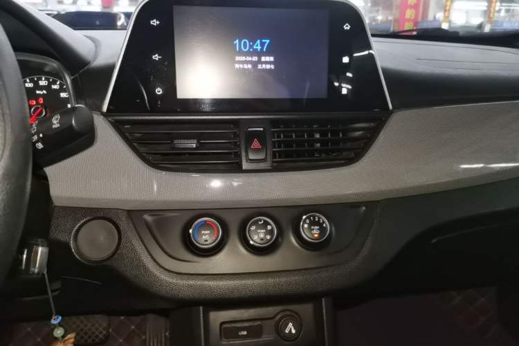 Used Baojun 310 2017 1.5L Automatic Fashion Model Audio And AC Panel