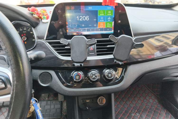 Used Baojun 310 2017 1.5L Manual Luxury Model Audio And AC Panel