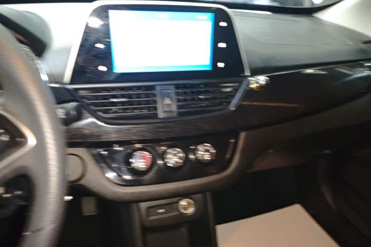 Used Baojun 310 2017 1.5L Automatic Luxury Model Audio And AC Panel