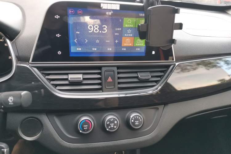 Used Baojun 310 2017 1.5L Automatic Fashion Model Audio And AC Panel