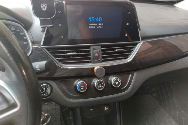 Used Baojun 310 2017 1.5L Automatic Fashion Model Audio And AC Panel