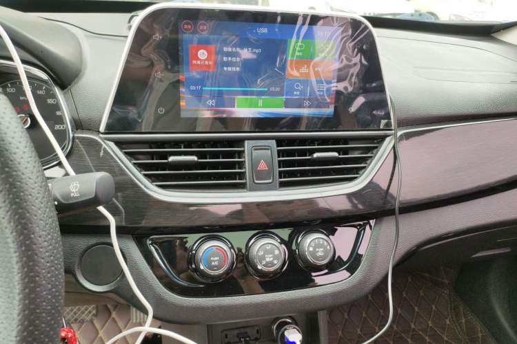 Used Baojun 310 2017 1.5L Automatic Luxury Model Audio And AC Panel
