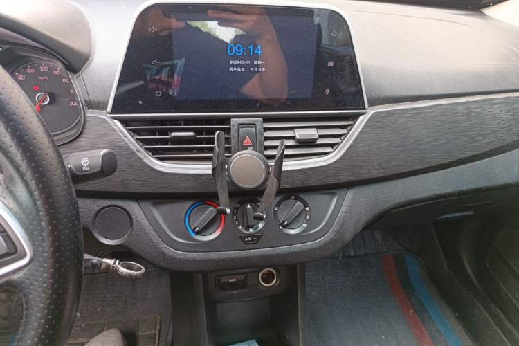 Used Baojun 310 2017 1.5L automatic comfort version Audio And AC Panel