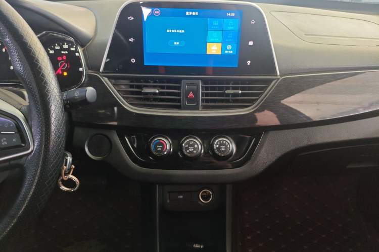 Used Baojun 310 2017 1.5L Automatic Luxury Model Audio And AC Panel