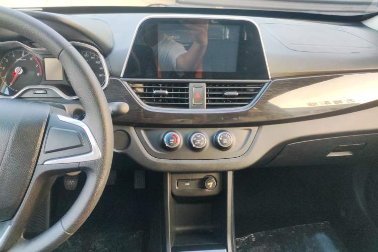 Used Baojun 310 2017 1.5L Manual Fashion Model Audio And AC Panel