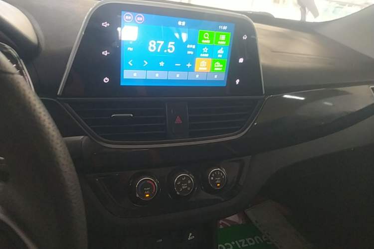 Used Baojun 310 2017 1.5L Automatic Luxury Model Audio And AC Panel
