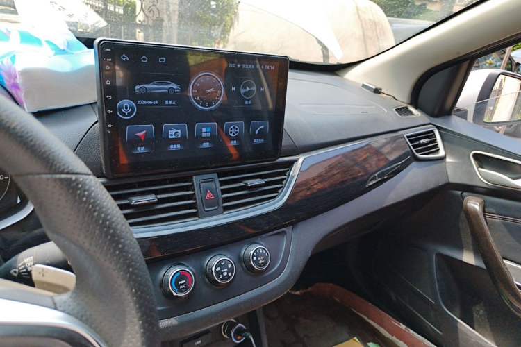 Used Baojun 310 2017 1.5L Automatic Fashion Model Audio And AC Panel