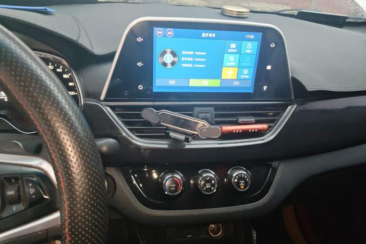 Used Baojun 310 2017 1.5L Manual Luxury Model Audio And AC Panel