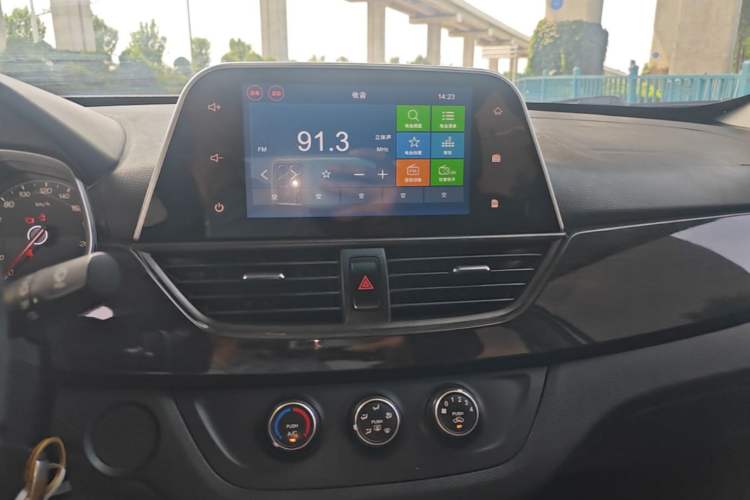 Used Baojun 310 2017 1.5L Automatic Fashion Model Audio And AC Panel