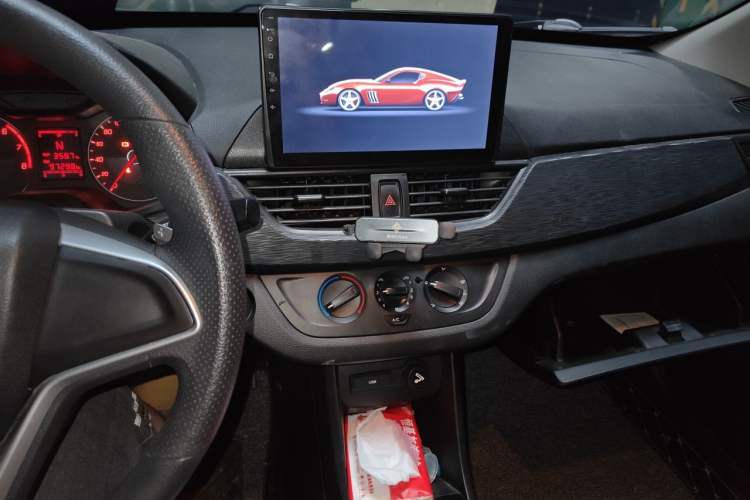 Used Baojun 310 2017 1.5L automatic comfort version Audio And AC Panel
