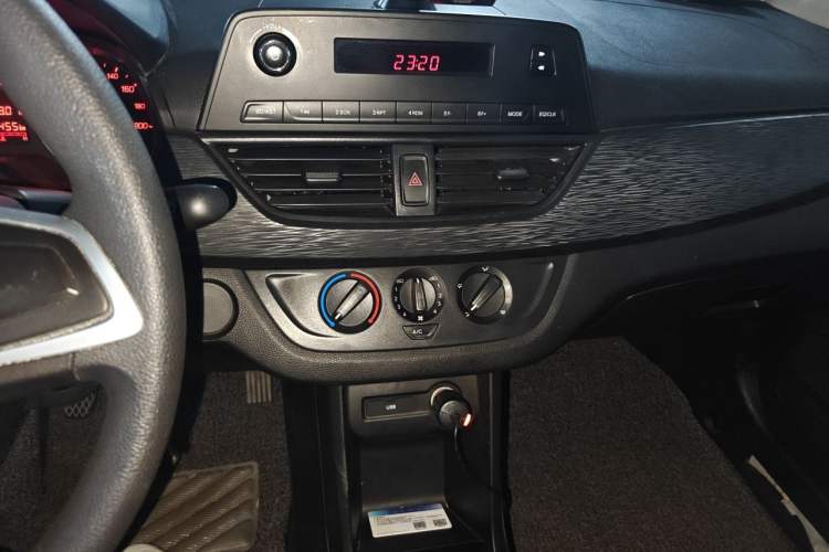 Used Baojun 310 2017 1.5L manual Comfort trim Audio And AC Panel