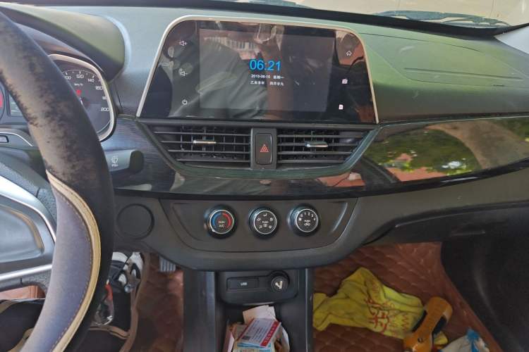 Used Baojun 310 2017 1.5L Automatic Fashion Model Audio And AC Panel