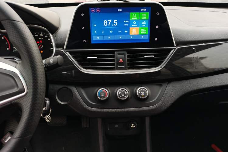Used Baojun 310 2017 1.5L Automatic Fashion Model Audio And AC Panel