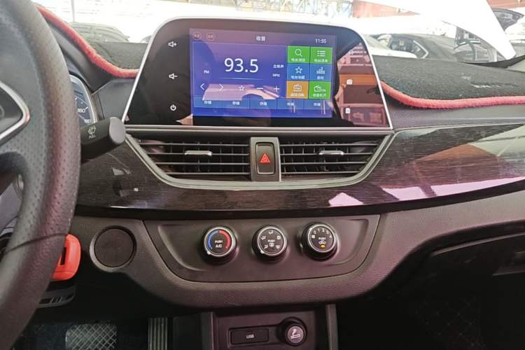 Used Baojun 310 2017 1.5L Automatic Fashion Model Audio And AC Panel