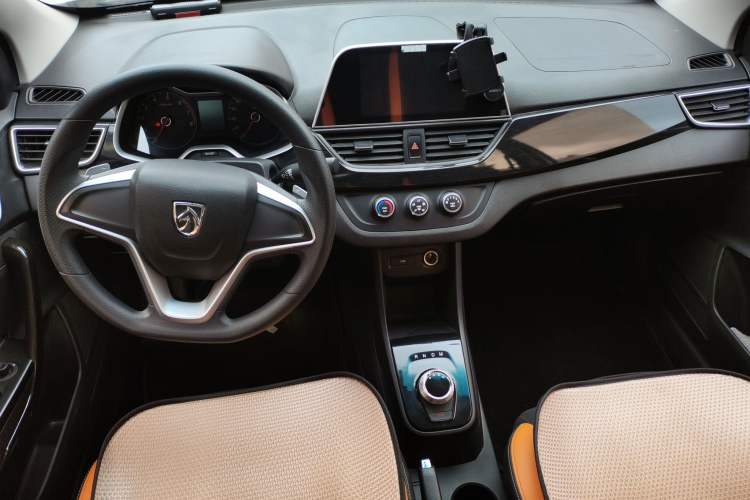 Used Baojun 310 2017 1.5L Automatic Fashion Model Center Console