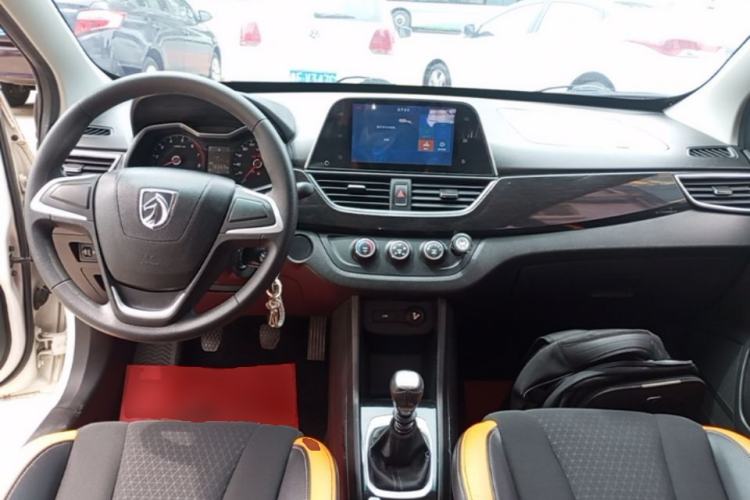 Used Baojun 310 2017 1.5L Manual Fashion Model Center Console