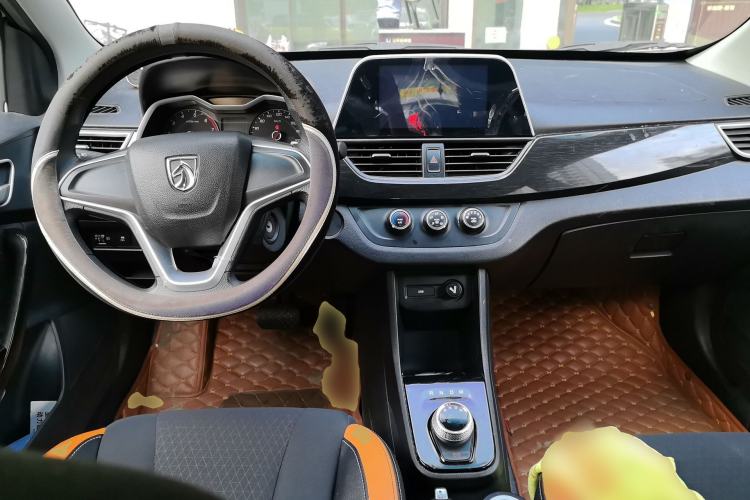Used Baojun 310 2017 1.5L Automatic Fashion Model Center Console