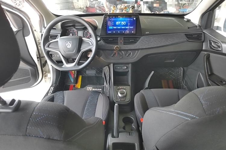 Used Baojun 310 2017 1.5L automatic comfort version Center Console