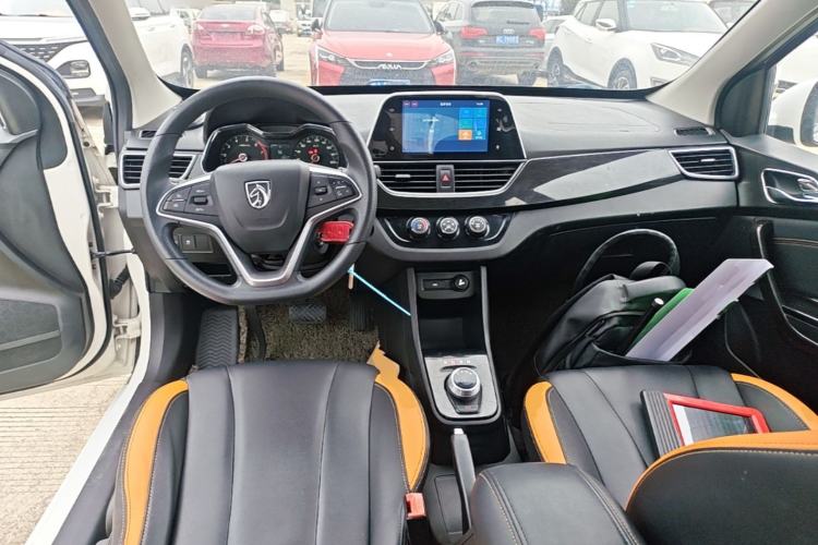 Used Baojun 310 2017 1.5L Automatic Luxury Model Center Console