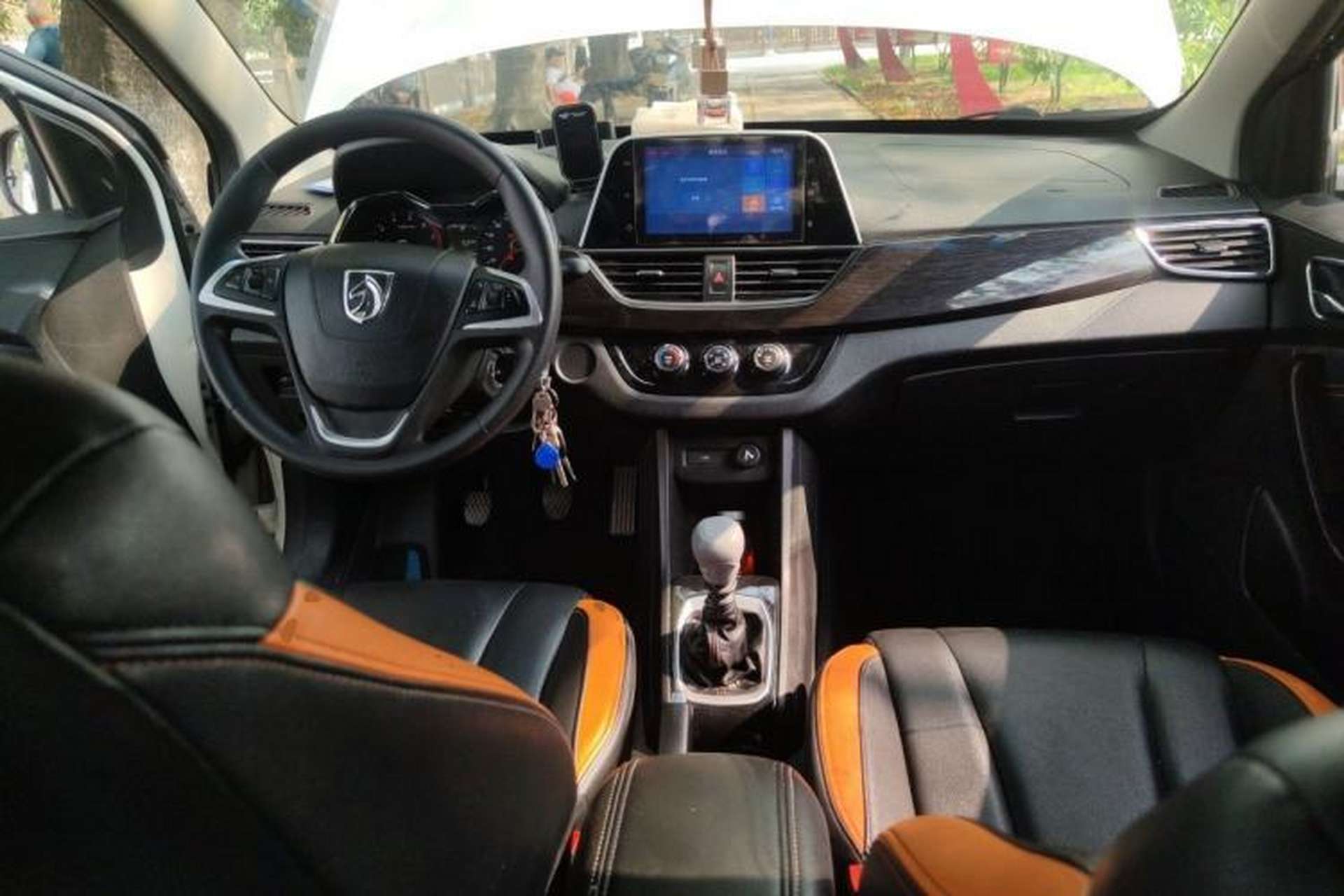 Used Baojun 310 2017 1.5L Manual Luxury Model Center Console