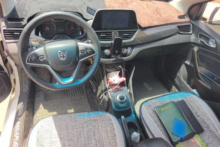 Used Baojun 310 2017 1.5L Automatic Luxury Model Center Console