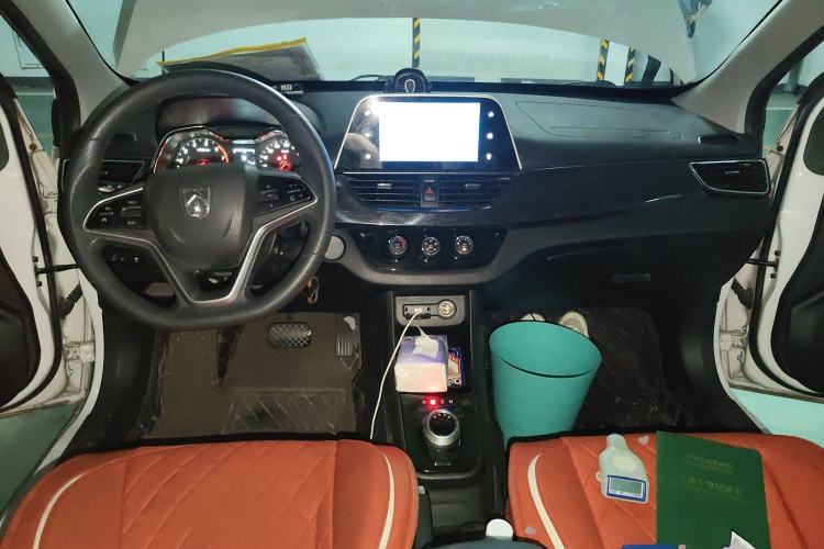Used Baojun 310 2017 1.5L Automatic Luxury Model Center Console