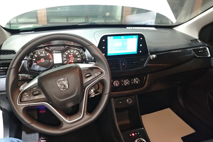 Used Baojun 310 2017 1.5L Automatic Luxury Model Center Console