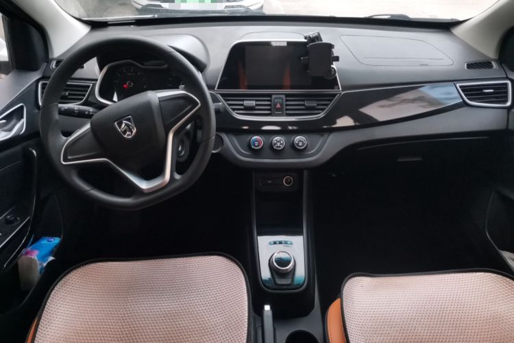 Used Baojun 310 2017 1.5L Automatic Fashion Model Center Console