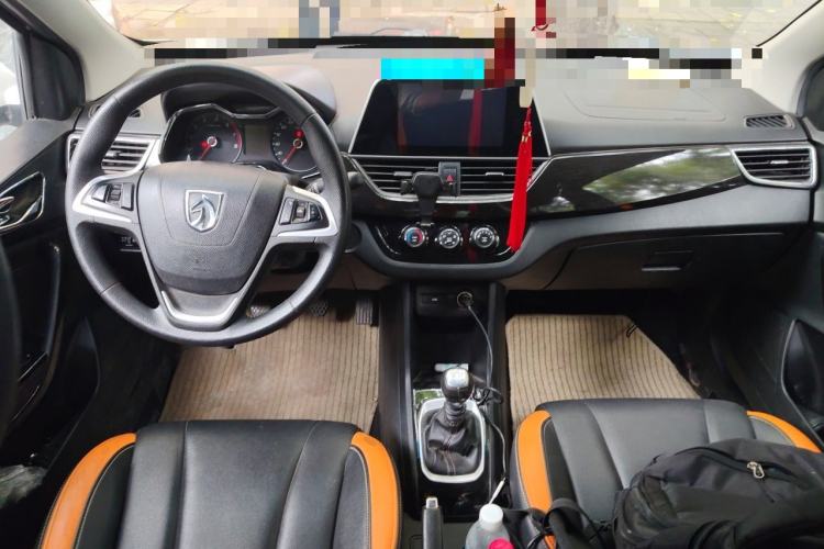 Used Baojun 310 2017 1.5L Manual Luxury Model Center Console
