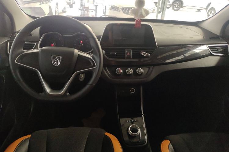Used Baojun 310 2017 1.5L Automatic Fashion Model Center Console